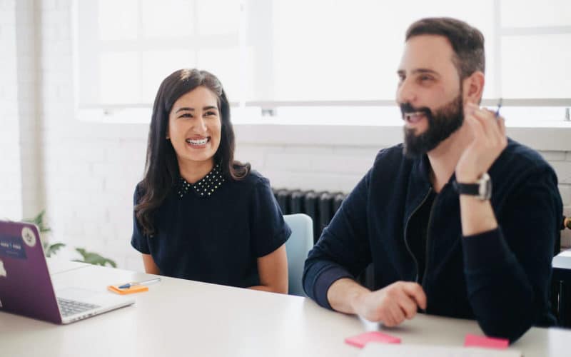 Intégrer ses collaborateurs les engage et les rend plus heureux. Ils participent activement à rendre votre entreprise 'sympathique'. C'est bon pour l'interne comme pour l'externe.